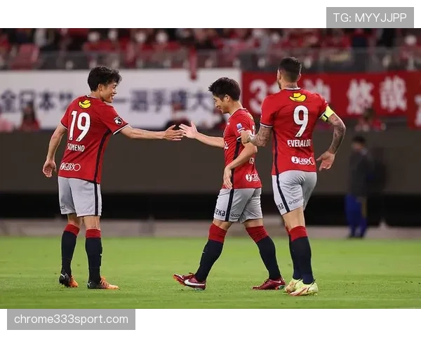 上海海港队近期状态保持稳健，防守表现稳定，在关键比赛中有助于稳固积分优势
